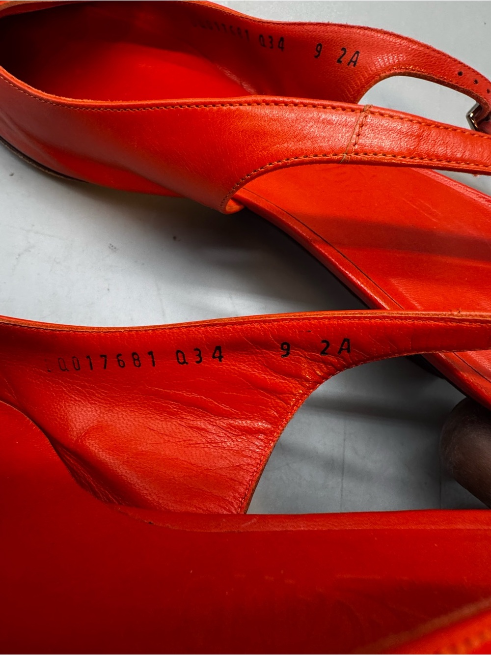 Salvatore Ferragamo Slingback Kitten Heel Pumps Womens 9 Red Leather - Picture 7 of 7